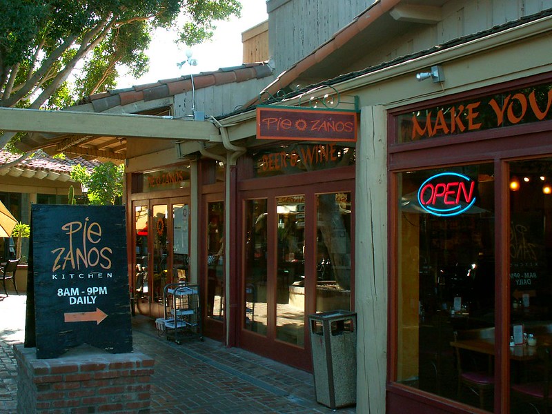 Pie Zanos Restaurant